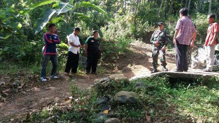 Danramil Piyungan Bersama Tim Kodim Bantul Meninjau Lokasi TMMD di Srimartani