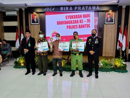 Linmas Srimartani Juara 1 Lomba Baris Kabupaten Bantul