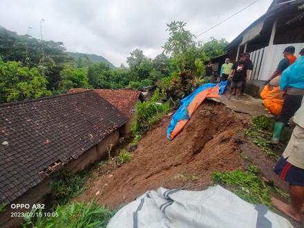 Hujan Beberapa Hari Akibatkan Tanah Longsor di Srimartani