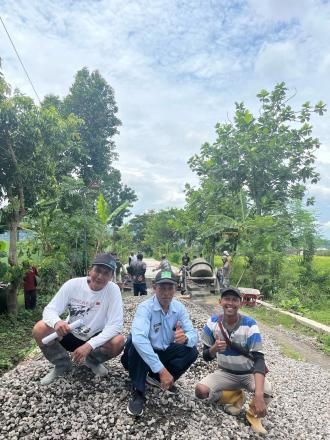 Pak Lurah Cek Lokasi Padat Karya Mandungan