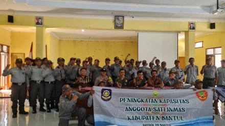 Peningkatan Kapasitas Satlinmas Srimartani